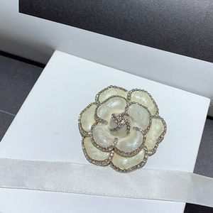 Presentes de festa clássicos da moda flor de sonho broches de broca de água para senhoras crachás favoritos acessórios de alfinetes de roupas em europeus e americanos