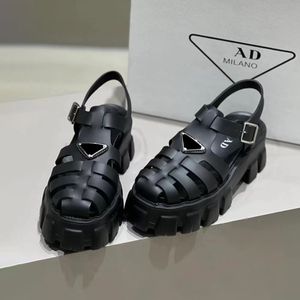 2023 Designer Kvinna Slide Foam Rubber Sandals Flatform Luxury Man Slipper Black Hole Safflower Bekväm atmosfär Canvas Shoe