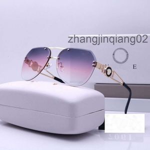 Designer Versage Solglasögon Cykel Lyxig Fashion Sports Polarize Solglasögon Mens Womans Vintage Baseball Driving Beach Golden Pink Rimless Cat Eye Sun Glasses