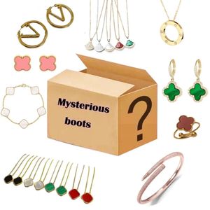 Luksusowe prezenty projektant biżuterii ślepy pudełko Lucky Mystery Box jeden losowy naszyjnik Bransoletka Pierścienie i więcej