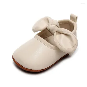 Pierwsze spacerowicze Baby Girl Księżniczka Sukienka Buty Faux Skórzane Bowknot Mary Jane Flats Crib z bez poślizgu gumową podeszwą