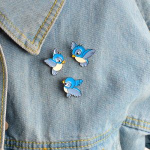 Blaue Emaille-Vogel-Anstecknadel, Cartoon-fliegendes Jungtier-Brosche, Jeansjacke, Pin-Schnalle, Hemd-Abzeichen, Geschenk für Kinder