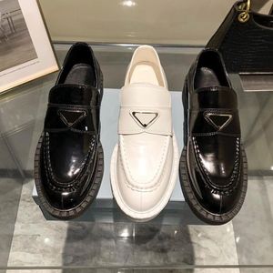 Tasarımcı Konfor Monolit fırçalanmış deri kadın Prad Loafers rahat ayakkabılar üçgen patent oxford tıknaz spor ayakkabı lüks kadın klasik mat açık eğitmenler