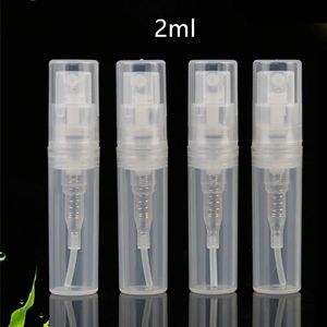 Butelka perfum 100pcs/działka 2 ml Mała plastikowa butelka z opryskiwaczem drobna mgła sprayowa Perfume Próbka fiolki przezroczystą pompę 231020