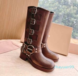 Designer Boots Woman Harness Belt Buckled Cowhide Leather Biker Biker Kne Boots Chunky Heel Zip Knight Boots Fashion Toe Ankel Booties