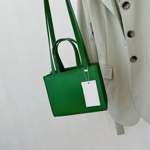 Fashion shopping women's Tote bag 90% factory clearance sales wholesale pu handbags handheld large capacity portable shoulder messenger crossbody bag