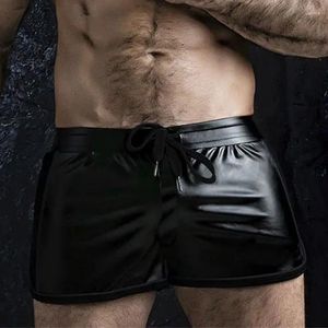 Shorts masculinos PU Faux Leather Moda Homens Night Club Boxer Homem Cuecas Sexy Calças de Motocicleta Atacado