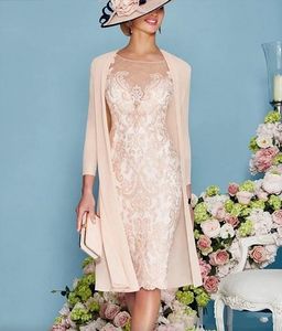 2023 Vintage Lace of the Bride Plus Size Formell 3/4 Sleeve Kne Length Sheer Neck Applique Mother Groom Dresses