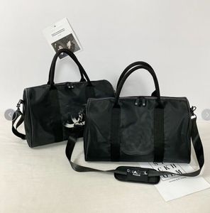 Lyxmodemän Kvinnor reser duffelväskor varumärkesdesigner bagage handväskor stor kapacitet sport duffel väska 45-25-21cm