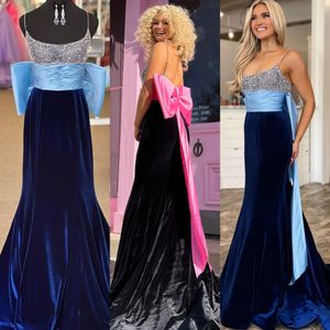 Formelles Abendkleid aus Samt, 2K24-Schleife am Rücken, Meerjungfrau, U-Ausschnitt, Empire-Stil, Festzug, Abschlussball, Cocktailparty, Saudi-Arabien, roter Teppich, Laufsteg, Drama, Black-Tie-Heimkehr-Gala