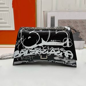 Designer Graffiti Tote Bag Crush äkta läder kvinnor tryckt timglasväska underarm väska modemens b chain halvmåne crossbody väska klassisk plånbok handväska