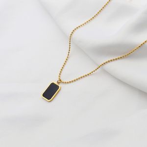 Designer-Halskette INS Fashion Black Square Pendant Halskette für weibliche Minderheiten Sinn für Design, Temperament, vielseitige Kragenkette, lichtbeständige Auswahlgeschenke