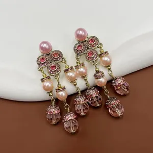 Ryggar örhängen Tassel Glass Crystal Pärlor Middle Vintage Sweet and Sweet Pull Down Girls Dream Fashion Pink Ear Clips