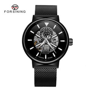 Forsining Skull Orologi meccanici Movimento inciso Lancette luminose Maglia in acciaio inossidabile Fascia nera Scheletrato Orologio automatico da uomo