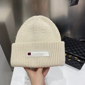 Klochy kapelusze czapki luksusowe projektant Winter Bean Mężczyźni i kobiety projekt mody dzianin kapelusze czapki jesień wełniana czapka litera jacquard unisex ciepła czapka czaszka 2024