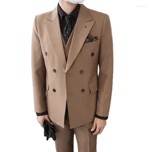 Мужские костюмы 2023, модный взрывной британский стиль, двубортный костюм с острым воротником, M-4XL, разноцветный деловой кофейный костюм