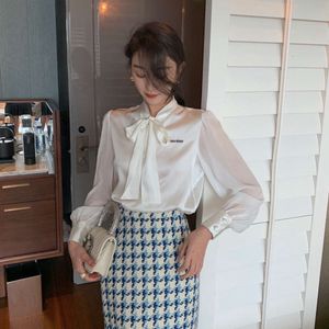 Miumius koszulka designerska luksusowe moda kobiety haftowe wstążki jedwabne satynowe koszule długie rękawowe wiosna i jesień