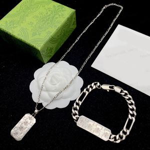 Collana in argento, braccialetto cubano, doppi elementi classici dell'ape dell'alfabeto, personalità elegante, regali di alta qualità