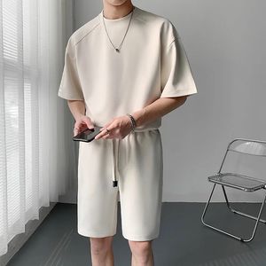 Tute da uomo Completi estivi Moda uomo T-shirt / pantaloncini casual oversize a maniche corte Due pezzi da uomo Coreano Set sportivo allentato Set corto da uomo 231021