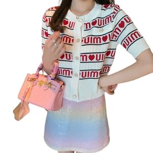 Miumius t-shirt designer de luxo moda feminina roupas verão novo americano quente meninas topo pequeno estilo perfumado malha cardigan manga curta temperamento