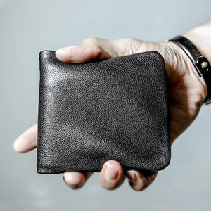 Portfele Aetoo Men's Short Style Portfel skórzana młodzież Ultra-cienka warstwa głowa Cowhide Cross Money Clip miękki