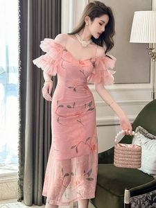 Podstawowe swobodne sukienki dla kobiet Summer Elegancka prosta sukienka Kobieta czerwona różowa krótkie rękawe Folds Folds Split Midi Robe Date Party Vestidos Holiday 2024