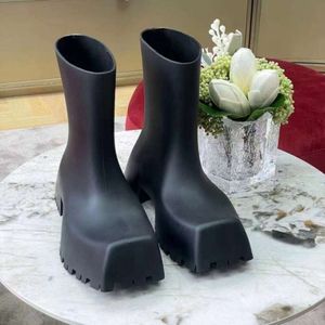 Ankelstövlar Balenciashoes Waterproof Anti Slip Water Boots Rubber Shoes Fashionable Short Drum Rain Boots Women's Square Head Rain Shoes S Boots Y77JL