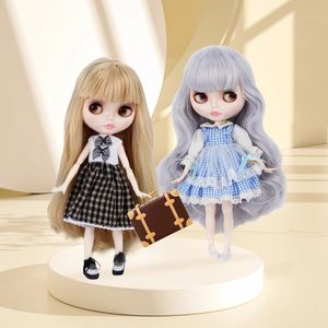 Куклы YUMMON Blyth Doll 1/6 BJD Toy Joint Body Белое блестящее лицо 30 см с дополнительными руками Модная кукла DIY Игрушка в подарок для девочек 231023