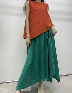 Arbetsklänningar miyake veckad sommar 2023 ärmlösa oregelbundna toppar t-shirt a-line lös sväng kjol elegant estetikkläder