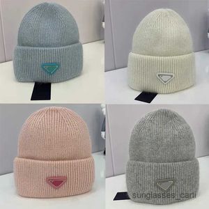 Designer ball Caps Couple Letter p Reversed Triangle Badge Knitted Hat Flapped Wool Casual Versatile Warm Cold - A r43d