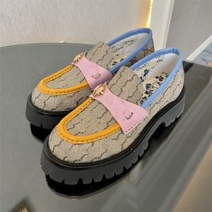 Designer Luxury Loafers Small Bee Embroidery 2023 College Style Loafer Girls Dress Platform Shoes Casual Shoe Size 35-42