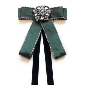 New 2023 Woman Brooches Pin Ribbon Small Bowknot Shield Rhinestones Shirts Corsage Collar Bow Tie Crystal Fashion Jewelry Gifts