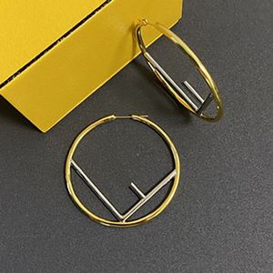 Kolczyki biżuterii Projektanty kolczyki luksusowe marki projektanci litery Stud geometryczne słynne kobiety okrągłe kryształowy kryształowy pudełko produktowe pudełko sklepowe jest ładne