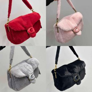 Yastık Shearling Toyby Tasarımcı Çanta Pembe Peluş Peluş Cross Coacch Tasarımcı Çantalar Omuz Çantası Lüks Çantalar Sevimli Under Under Equeter Bags Moda Yumuşak Çanta 231019