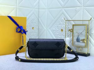 Modedesigners kvinnor handväskor axelväskor lyxiga lady crossbody highs kvalitet klassiska blommor läder messenger totes dubbel zip pochette purses 82210-3