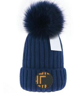 Nya varumärken Roma Italy Beanie Sticked Hat Designer Cap Men Kvinnor Mittade hattar unisex kashmir bokstäver Casual Skull Caps Outdoor A23