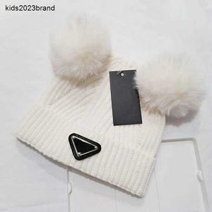 Nuovi cappelli invernali lavorati a maglia per neonati, Natale, bambini, berretti caldi, decorazione con palline di peluche, berretti all'uncinetto