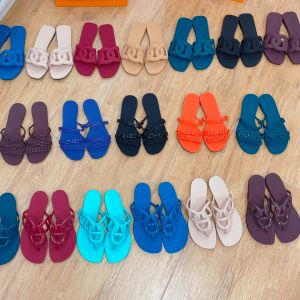 Tasarımcı Sandalet Kadın Lüksler Sandal Kadın Zinciri Slaytlar Yaz Kauçuk Büyük Baş Slaytlar Moda Plajı Seksi Ayakkabı Düz ​​İzler En Kalite