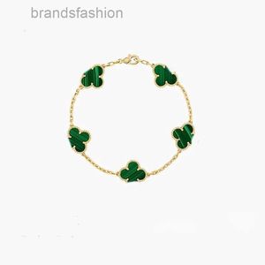 Classic Van Jewelry Accessories designer jewelrys Designer Bracelets Clover Bracelet Fashion Charm s for Girls Women 18k Gold Silver Black White Red Green Brand Wed