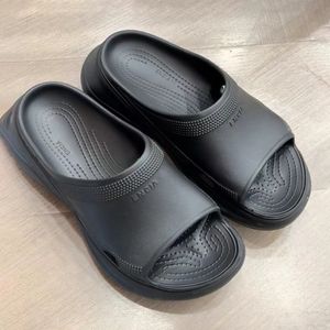 pantofola di design sandalo da donna sandalo da uomo di lusso scivolo con piattaforma in gomma schiuma piattaforma estiva spessa all'esterno scarpa da piscina comfort Taglio ad incastro piatto