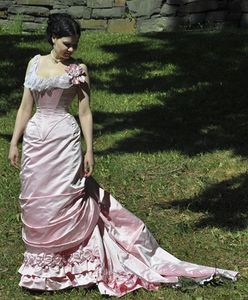 2024 Vintage viktorianische rosa Ballkleider für Frauen, Korsettträger, lange Satin-Kleider für besondere Anlässe, Maskerade-Partykleid, formelle Abendgarderobe