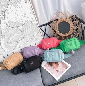 2022 Högkvalitativ väskan Fanny Pack Men's and Women's Purses Designer Luxury Sidokropp Nylon Tote Bag Axel Pocket Coin YY1023