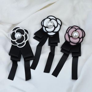 Brosches Camellia Flower Brosch Pearl Bow Badge Korean tygskjorta kostym krage stift för kvinnor klädtillbehör