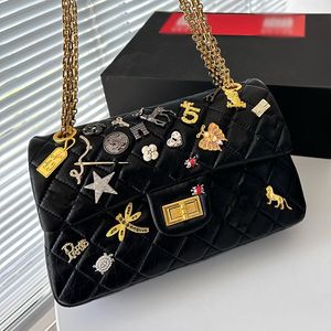 Luxury Designer Classic 2.55 Emblem Crossbody Bag Handbag Högkvalitativ kvinnor Fashion Badge Flap Shoulder Bags French Brand Luxurious äkta läder damer Satchel