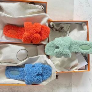 2023 New fashion wool sandals Flat warm wool slippers Comfortable autumn and winter family shoes