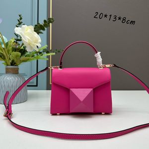 Mini borse in pelle di pecora da donna con marchio per pendolari di alta qualità Nuova borsa rivettata all-in-one