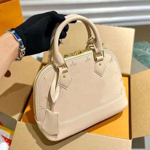 Fashion casual Shoulder Bags luxery tote bag designer bag letter V Small shell bag women fashion Leather handbag Classic style Simple in multiple colors 2023