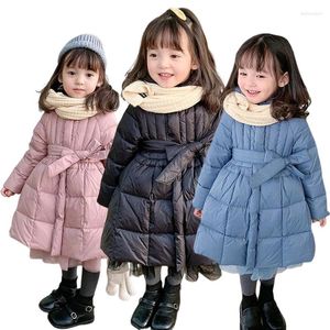 Piumino per ragazze Moda lunghe giacche stile principessa Bambini Cintura in tinta unita Cuciture a rete Abbigliamento invernale per bambini con cappuccio caldo