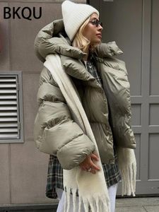 レディースダウンパーカーBkqu厚い暖かいフッフルジャケットコート2023秋の冬のフード付き長袖ストリートコットンパッドアウトウェア231023