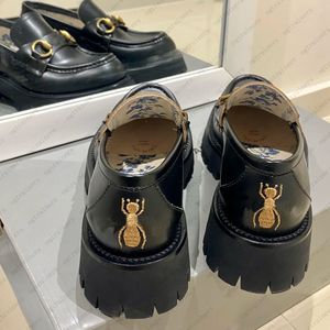 Luxuriöse Designer-Bienen-Loafer, Herbst-Promi mit Biene, kleine Lederschuhe, Plateau-Damenschuhe, eleganter Damenschuh, hochwertiges echtes Leder